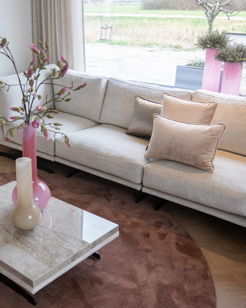 152_rondkarpet_Elite_kleur129_roze_accesoires