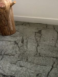 Image 12 of 12 – Interfloor Mystico – Kleur 748 – Detail Marmer print met donkere aders