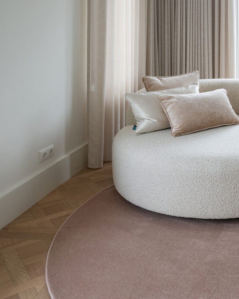 603_Velluto_kleur_lichtroze412_karpetopmaat_rondkarpet_rozekarpet