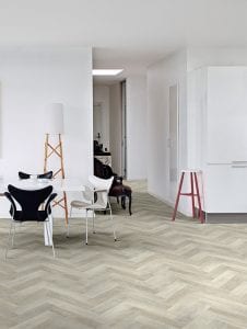 image 9 of 9 - Interfloor Modern Wood - kleur 492 - Hal en woonkeuken met zithoek