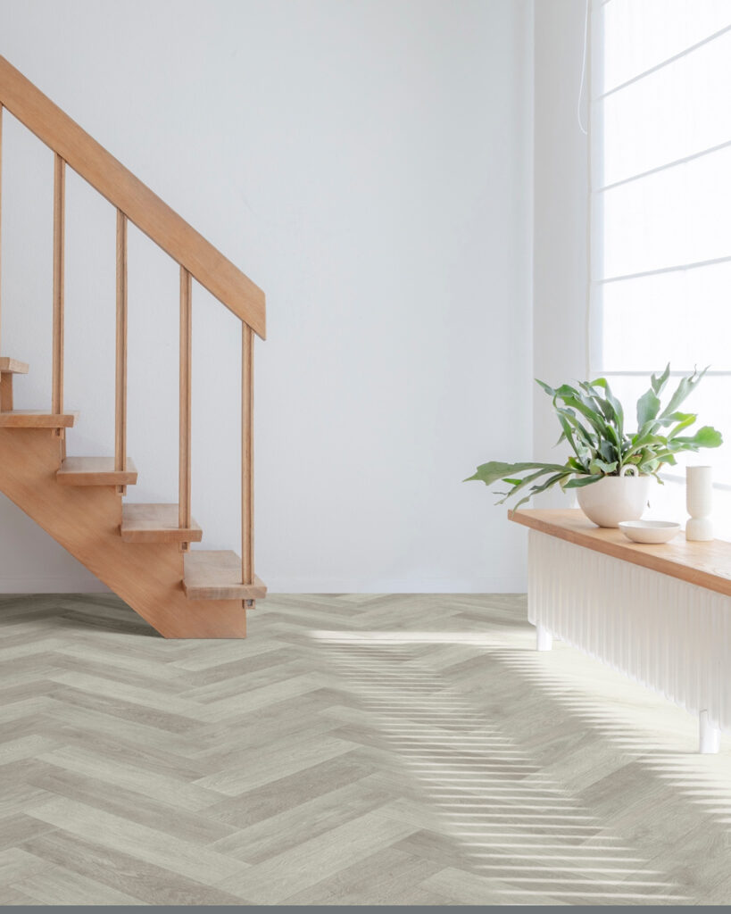 801_Interfloor_ModernWood_kleur893_trap_hal_visgraatvloer