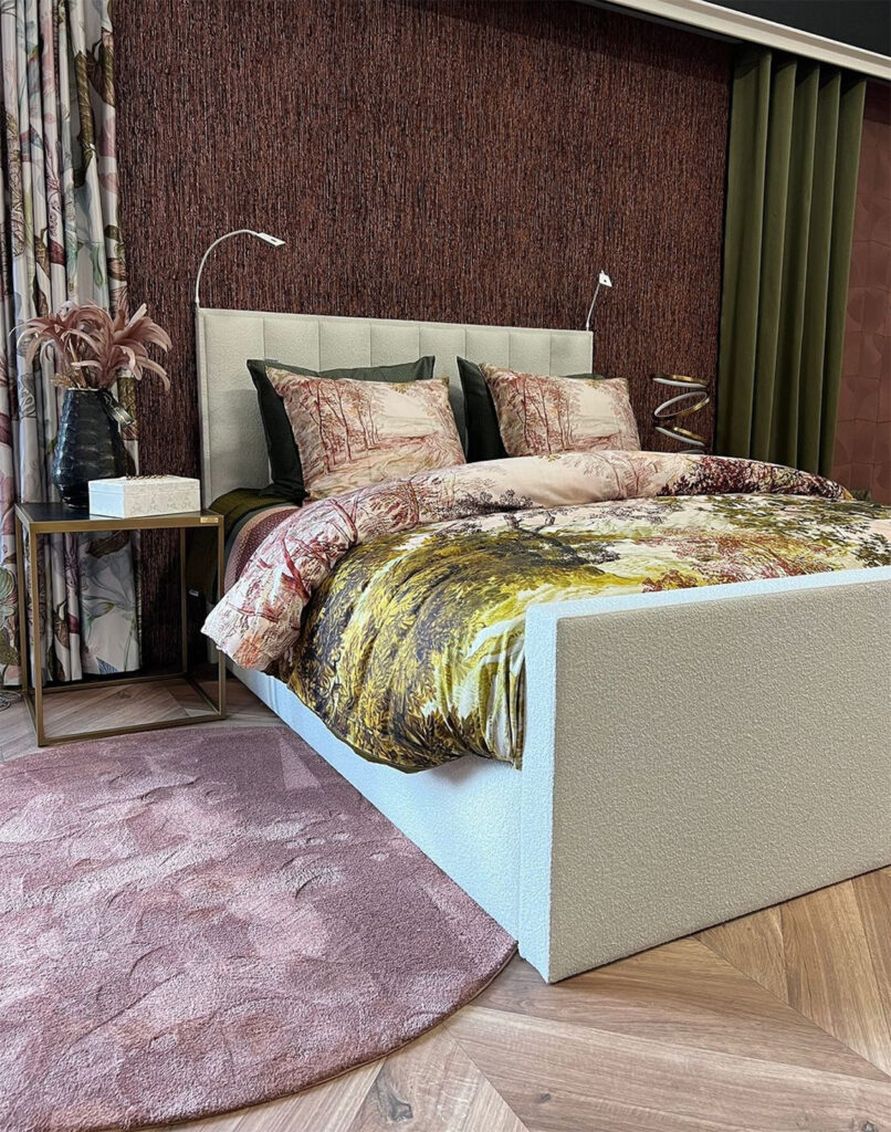 Interfloor_Dynamic_hongaarsepunt_kleurH10_slaapkamer_showroom_DikdenDolder