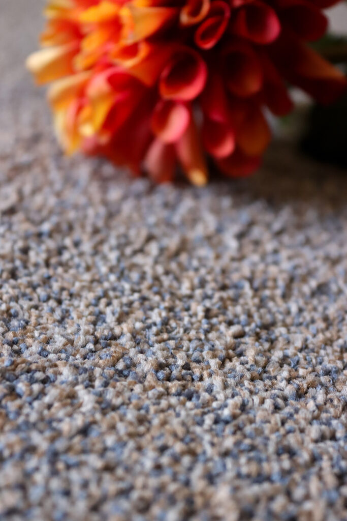 Interfloor_Sensations_kleur836_oranje_bloem_closeup