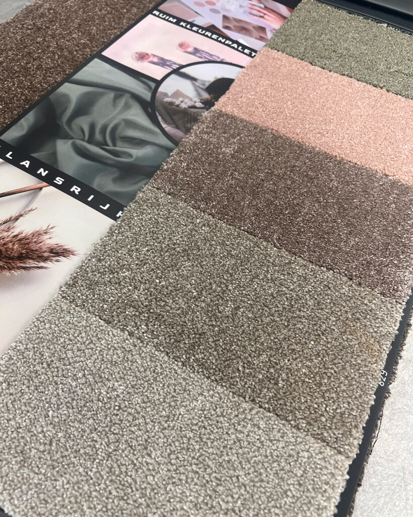 Interfloor_Symfonie_harmonieustapijt_kleurrijk_stalenhanger