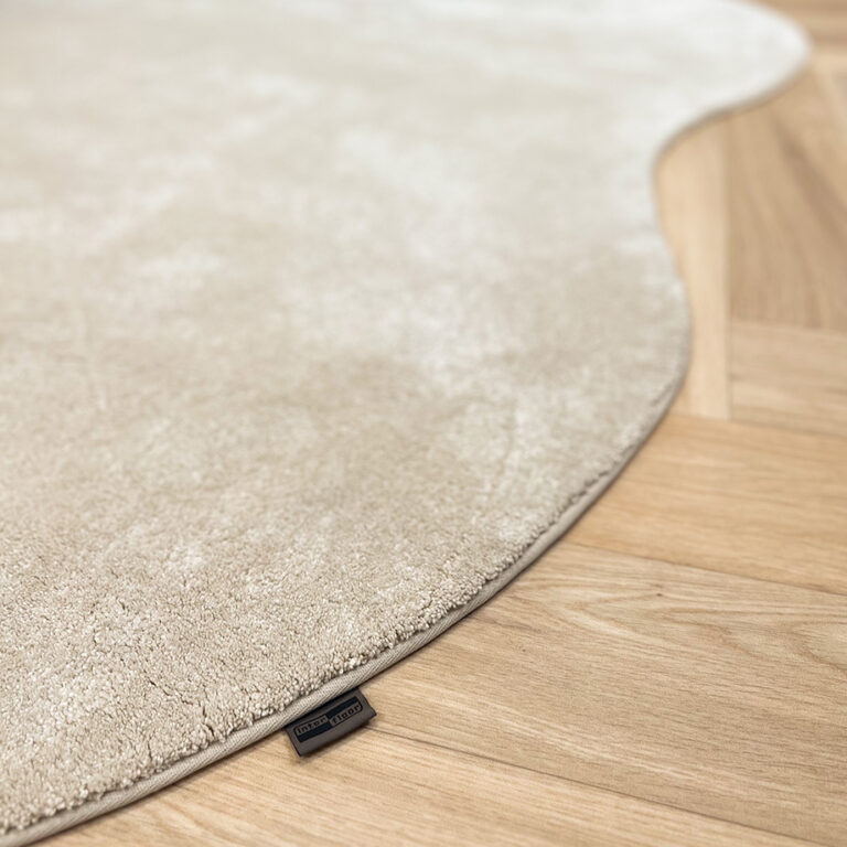 Organische_vorm_Satino_karpet_op_Maat_vierkant