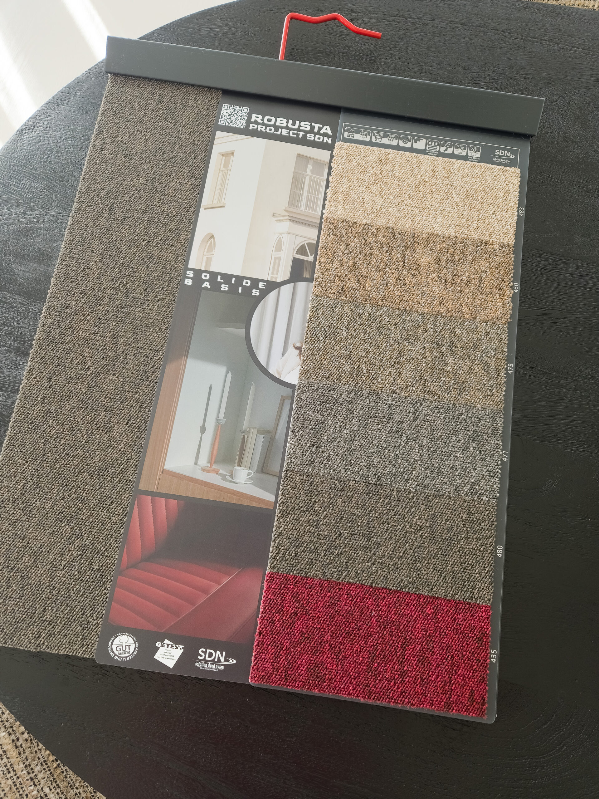 robusta-project-beige-stalenhanger