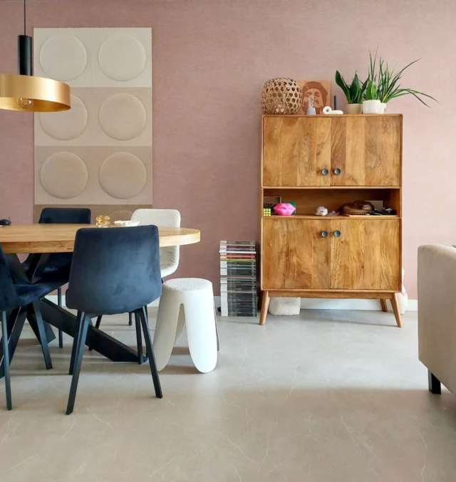In het warme interieur van @d.o.n.a.n.t.a vormt Dynamic Marmo de perfecte basis🤎
Met zijn elegante uitstraling, krasbestendigheid en onderhoudsgemak is deze pvc-vinyl vloer de perfecte keuze voor een stijlvol en zorgeloos huis. ✨
#interior #interieur #interiorinspiration #interieurinspiratie #trends #carpet #floor #flooring #vloer #vinyl #tapijt #vloerkleed #vloeren #interieurstyling #styling #interieurdesign #interieurinspiratie #interior4all #vloereninspo #karpettencollectie #DynamicMarmo