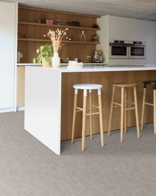 Met trots introduceren wij Dynamic Lino-M 🤎
De 8 levensechte marmoleum dessins combineren een warme, natuurlijke uitstraling met het praktische gemak en de vele voordelen van de Blacktex collectie.
Deze kwaliteit is niet alleen waterbestendig, geluiddempend en ftalaatvrij, maar ook gemakkelijk in onderhoud.
Benieuwd? Vraag gratis een staal aan via de link in onze bio!
#interior #interieur #interiorinspiration #interieurinspiratie #trends #carpet #floor #flooring #vloer #vinyl #tapijt #vloerkleed #vloeren #interieurstyling #styling #interieurdesign #interieurinspiratie #interior4all #vloereninspo #kwaliteit #new