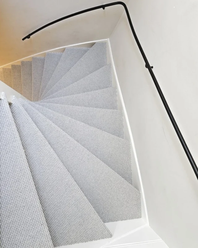 Verliefd op wol? Wij ook! 😍 Onze Quadri Wool is een échte eyecatcher met zijn unieke bouclé-structuur en twee-kleuren garens die elke ruimte een verfijnde twist geven. Ook perfect voor op de trap! 🪜✨
#interior #interieur #interiorinspiration #interieurinspiratie #trends #carpet #floor #flooring #vloer #vinyl #tapijt #vloerkleed #vloeren #interieurstyling #styling #interieurdesign #interieurinspiratie #interior4all #vloereninspo #quadriwool